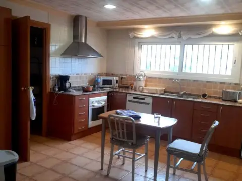 Casa adosada en calle Era Rodrigo (Vera Rodrigo)