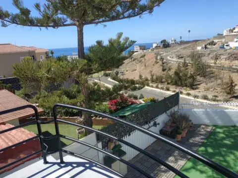 Casa pareada en calle de Nayra