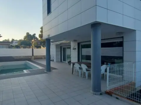Chalet en calle Utiel