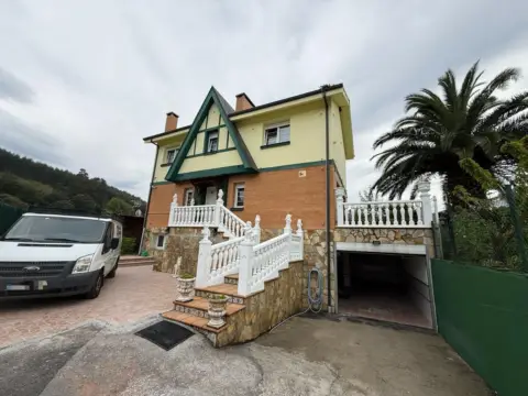 Chalet en calle Barrio Sámano-Monteale