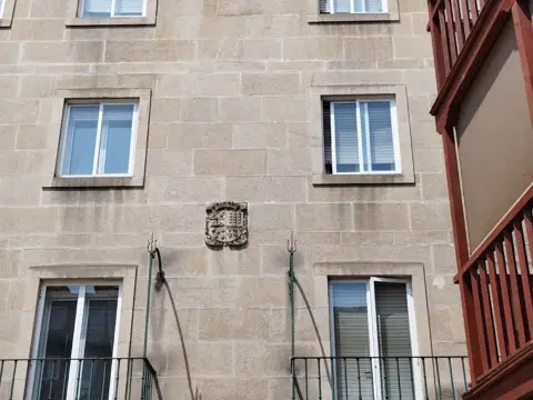 Edificio en calle Irmans Villar
