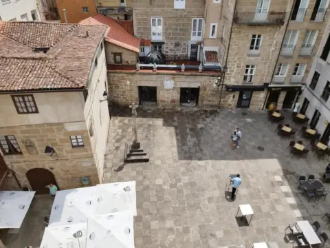 Edificio en calle Irmans Villar
