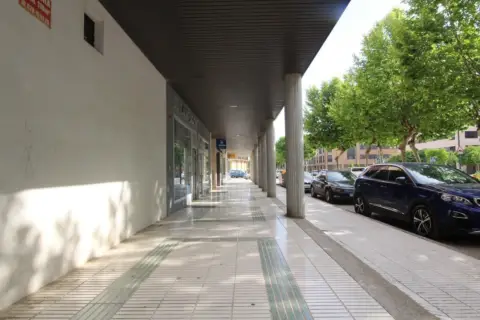 Local comercial en Avenida de la Constitución