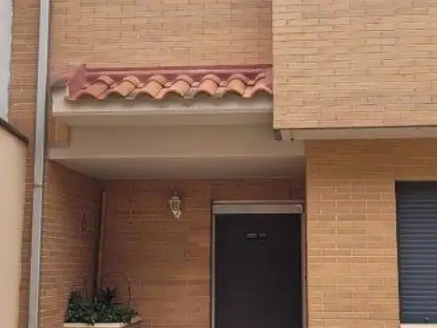 Casa adosada en calle de Joaquín Costa