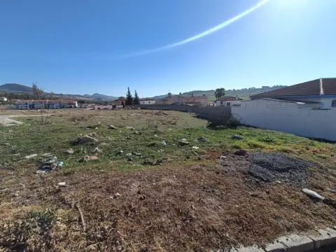Terreno en calle del Mediterráneo