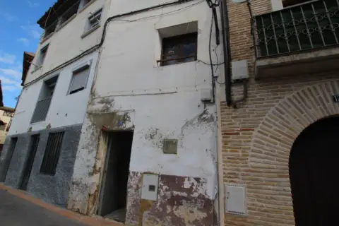Casa en calle de Juliana Larena
