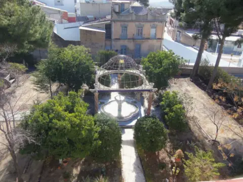 Casa en Avenida de Benito Pérez Galdós, 10