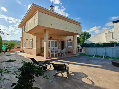 Chalet en Población