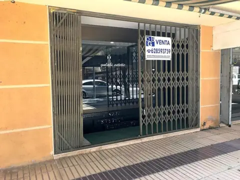 Local comercial en Carrer d'Enrico Caruso