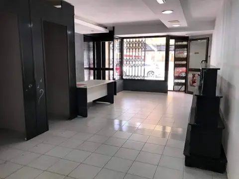 Local comercial en Carrer d'Enrico Caruso