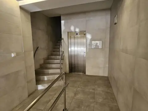 Piso en calle de Bernia, 24