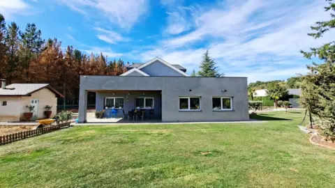 Chalet en calle Av Bierzo-Al, nº 37
