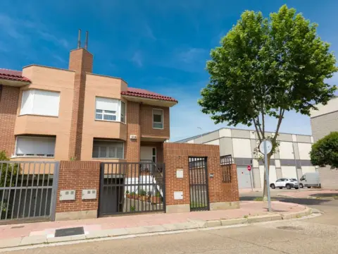 Casa adosada en calle del Olivo, 2