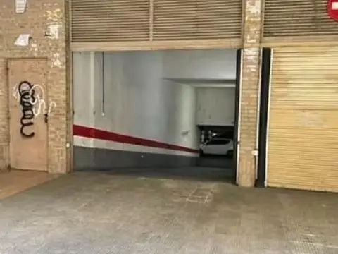 Garatge a calle de Rodrigo de Pertegás