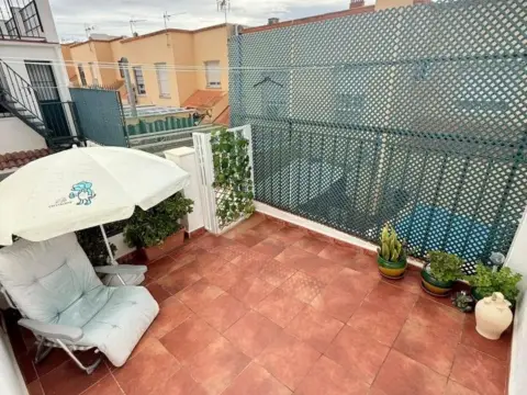 Casa adosada en calle de Miguel Carrera