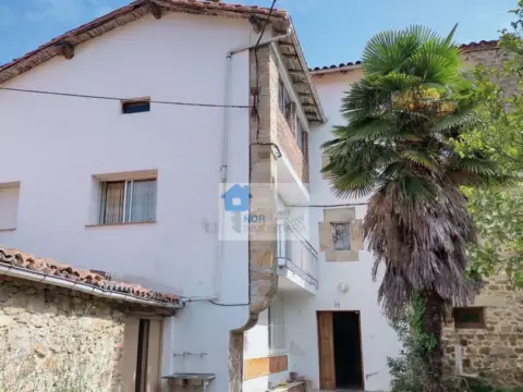 Casa adosada en calle Barrio El