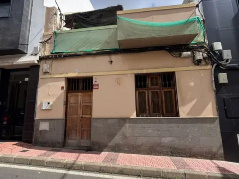Casa adosada en calle Carlos I