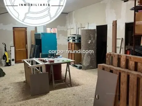 Local comercial en calle Playa Cho León