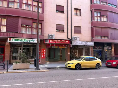 Local comercial en Avenida de Miguel de Cervantes