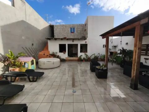 Casa pareada en calle Americo Vespucio, 12