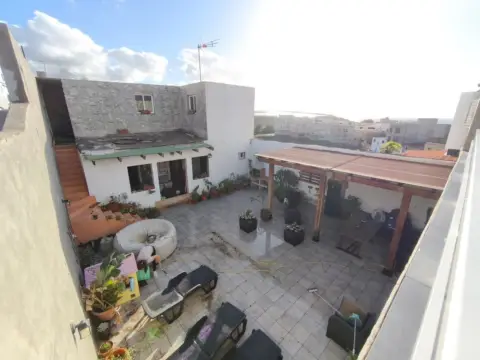 Casa pareada en calle Americo Vespucio, 12