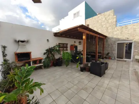 Casa pareada en calle Americo Vespucio, 12