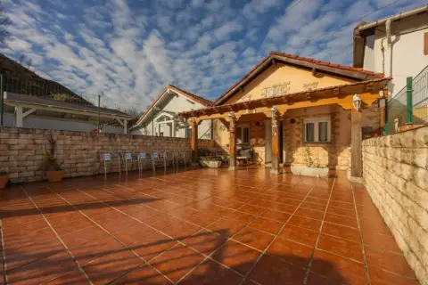 Casa pareada en Barrio de Bañales