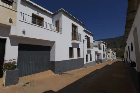 Casa adosada en calle Mariana Pineda, nº 2