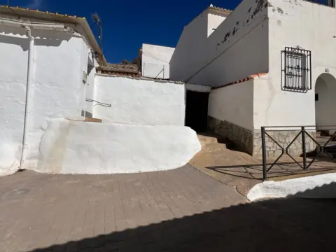 Casa adosada en calle Castillo Poniente, 8