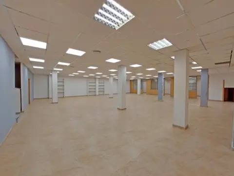 Local comercial en calle Ruipérez