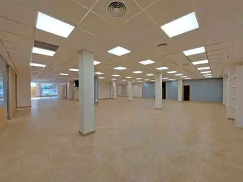 Local comercial en calle Ruipérez
