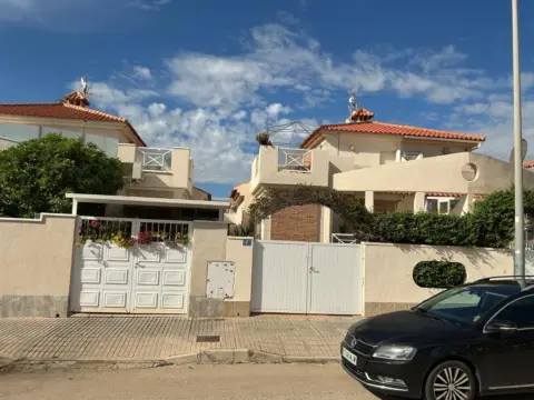 Casa adosada en calle P Flamenca Cl 3