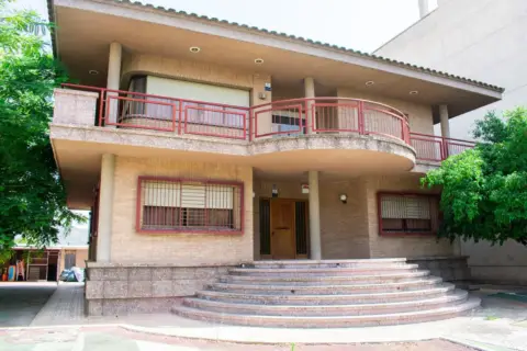 Chalet en Llano de Brujas