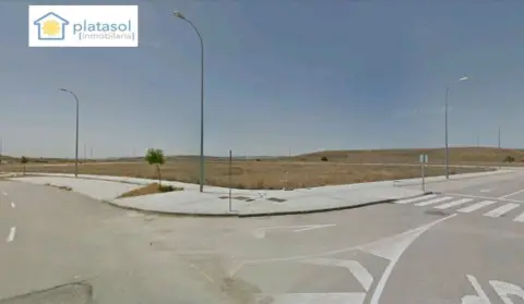 Terreno en calle Emilio Bellvis