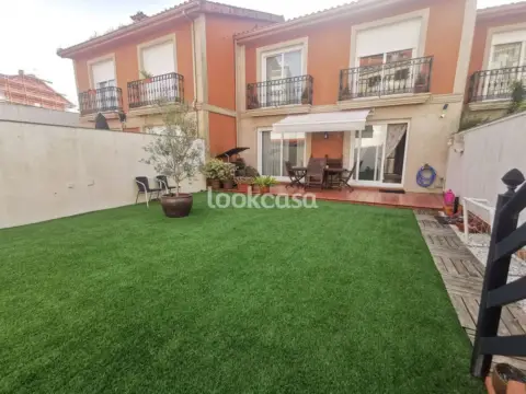 Casa adosada en calle Profesor Hermida