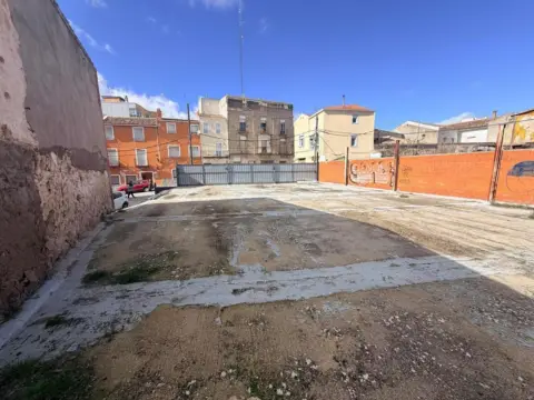 Terreno en calle de Inés de la Carrera