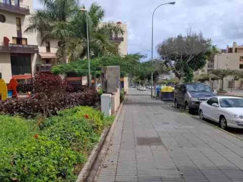 Local comercial en Avenida de Juan Carlos I, 14