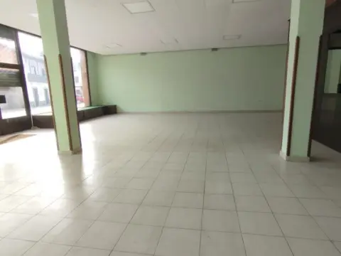 Local comercial en Avenida Prudencio González