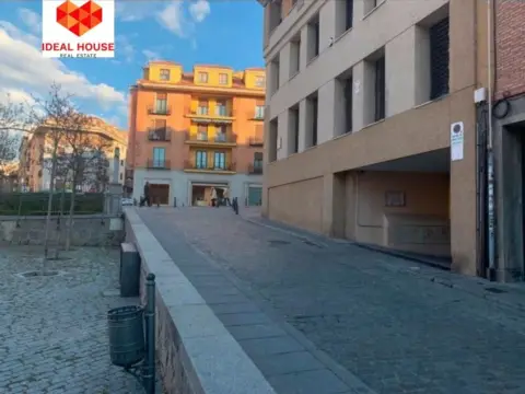 Garaje en Avenida del Acueducto