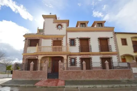 Chalet en calle Reina Sofia