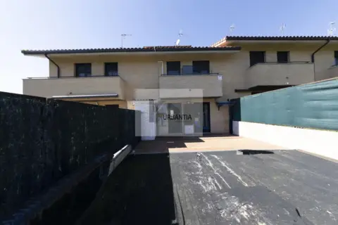 Casa adosada en Avenida de La Lostra