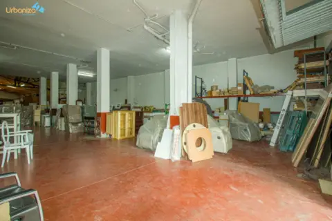 Nave industrial en calle del Gurugú