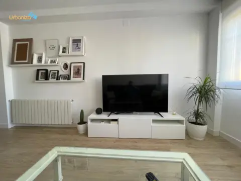 Casa adosada en calle al Otoño