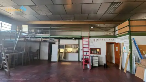 Nave industrial en calle de Joaquín Sánchez Valverde