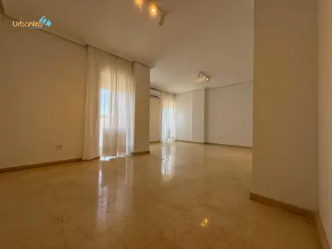 Piso en calle de Agustina de Aragón