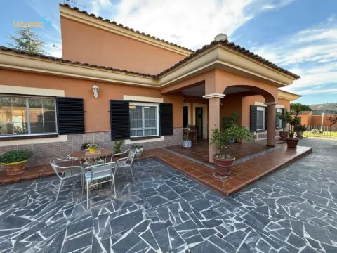 Chalet en Ctra de Sevilla - Ronda Sur