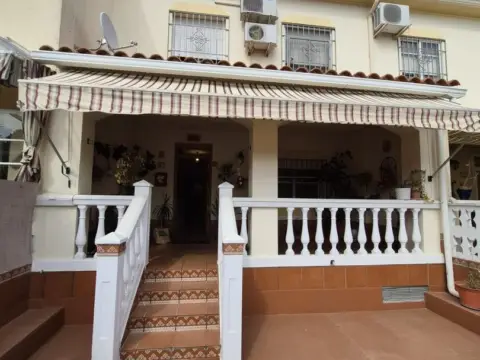 Casa adosada en calle del Doctor Angel Cánovas Amador