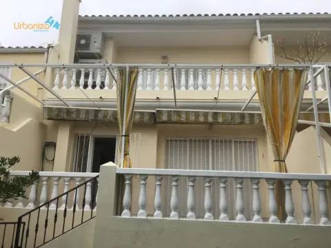Casa adosada en calle Las Brisas