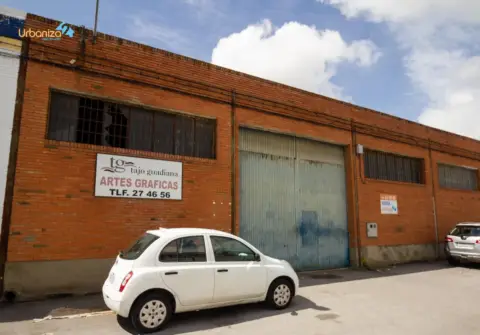 Nave industrial en calle de Joaquín Sánchez Valverde
