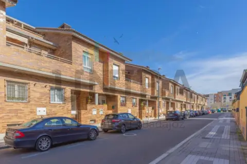 Casa adosada en Huerta Rosales - Valdepasillas